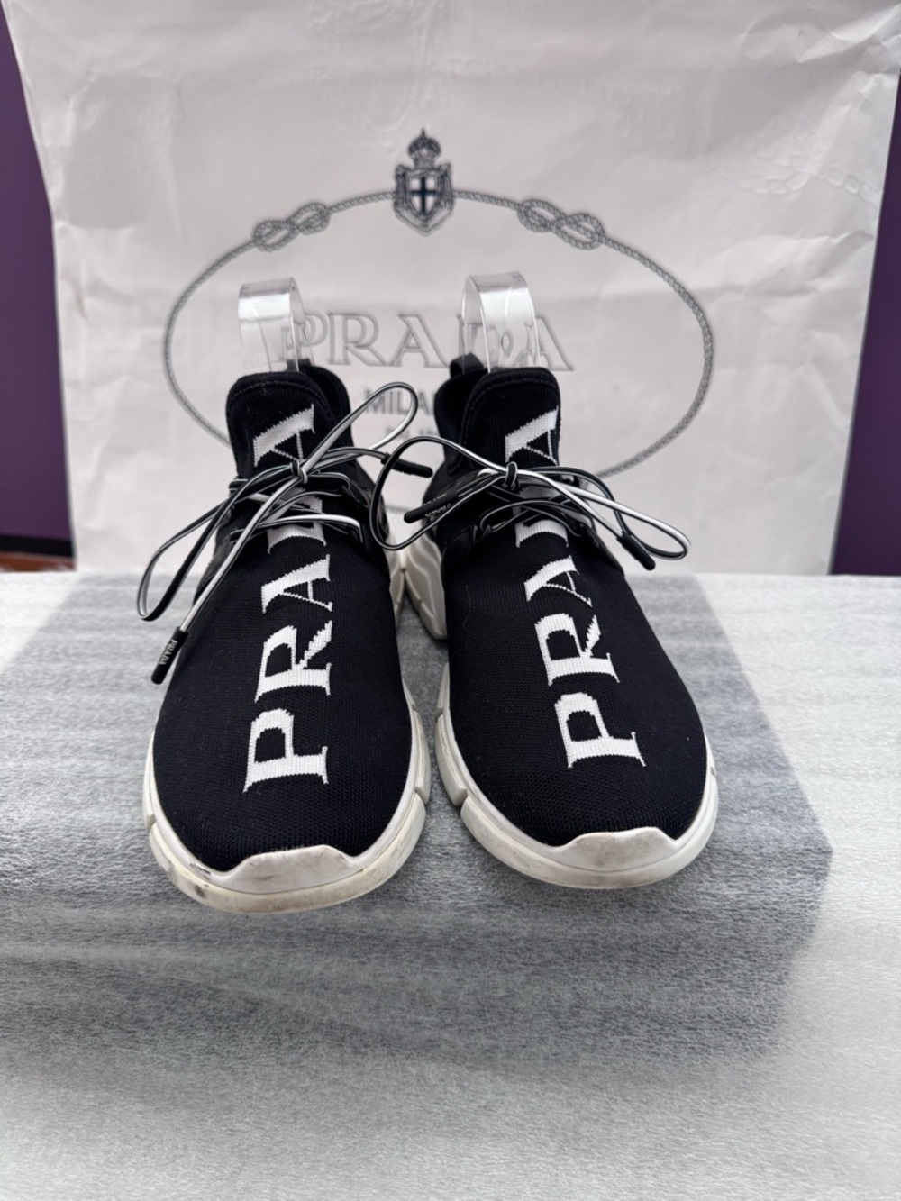 ❣️PRE-LOVED❣️
Prada Women’s Black & White Slip-On Signature Sneakers